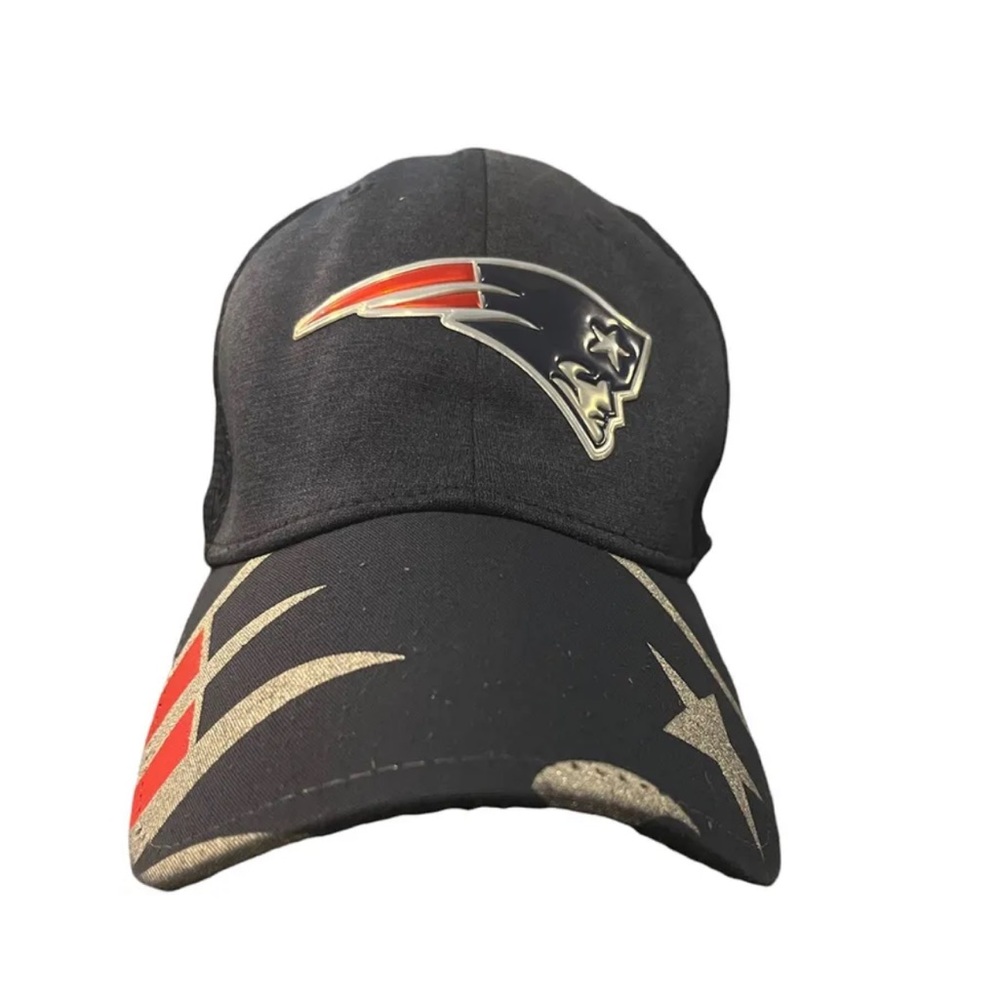 NFL New England Patriots Fitted Hat Size Med/Large some metallic detail